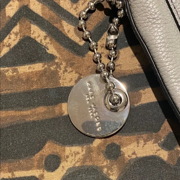 Marc Jacob’s Gray pebbled Leather Crossbody Bag - Picture 5 of 13